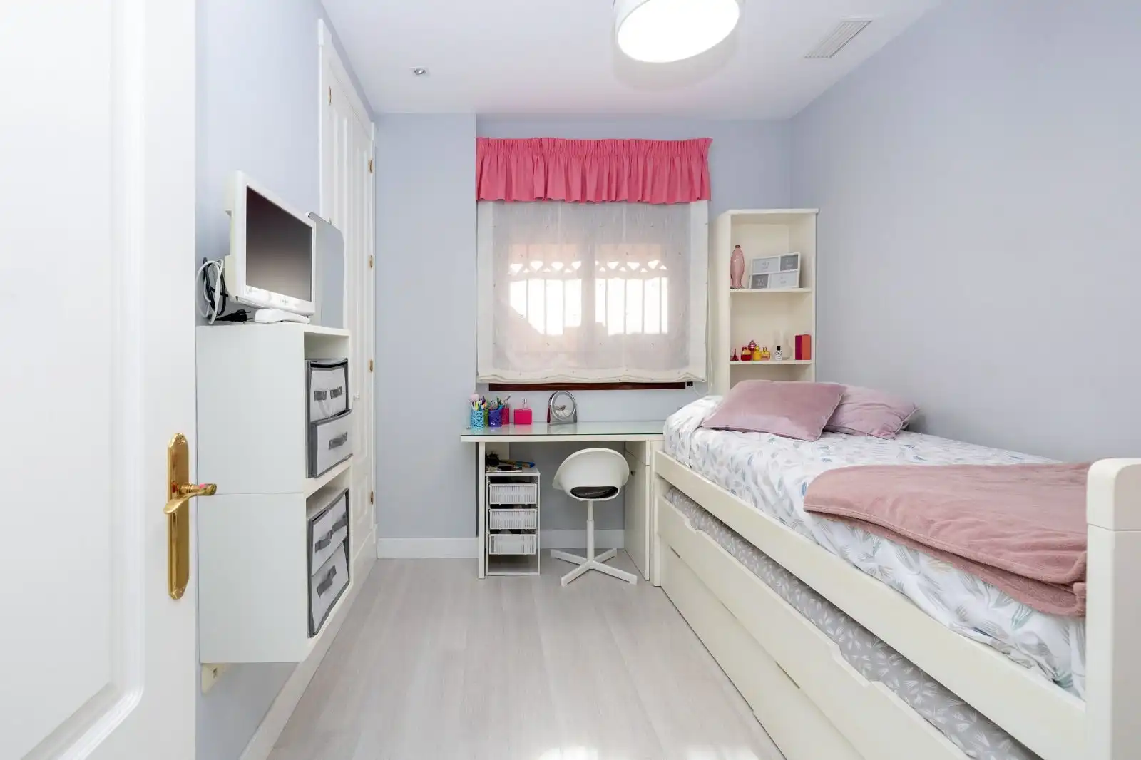 Schlafzimmer von Dachboden zum Verkauf in Motril mit Klimaanlage, Heizung und Terrasse
