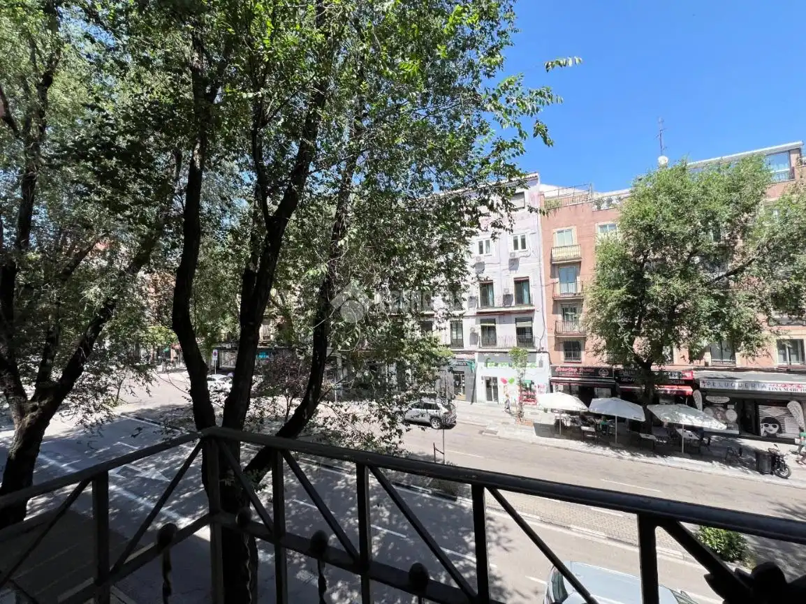 Vista exterior de Estudi en venda en Madrid