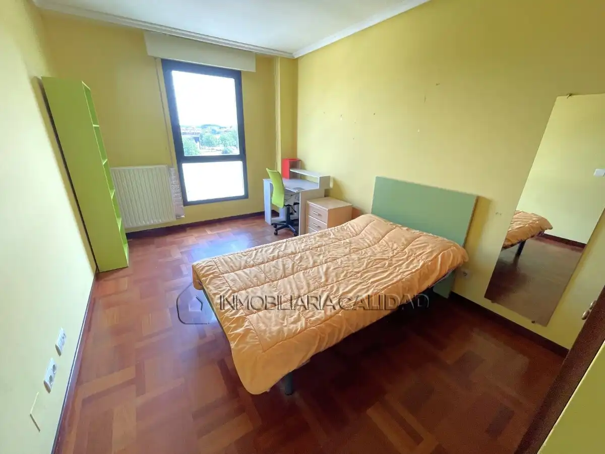 Bedroom of Flat for rent in Burgos  with Heating and Furnished