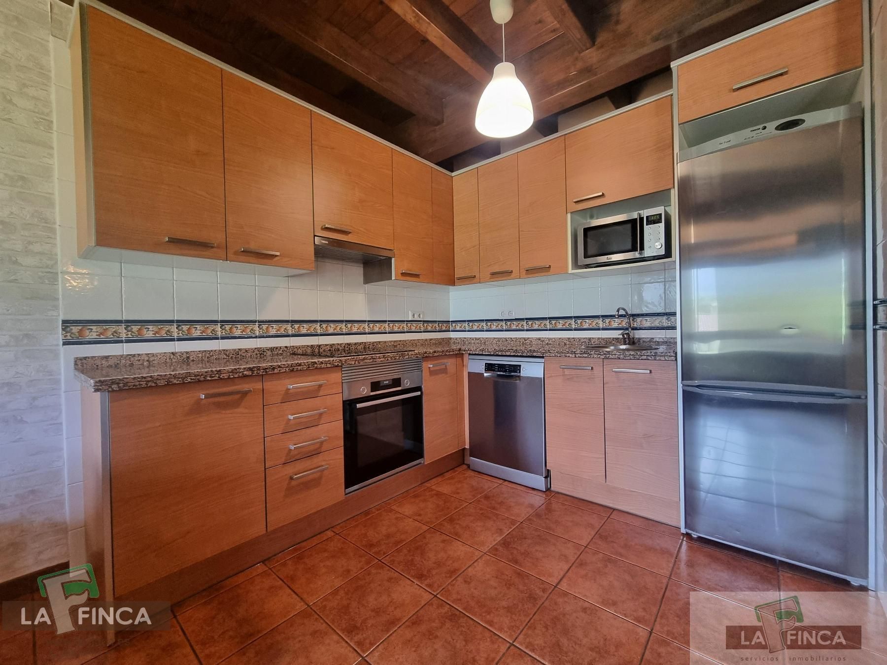Cuina de Casa o xalet en venda en Candamo amb Calefacció, Terrassa i Traster