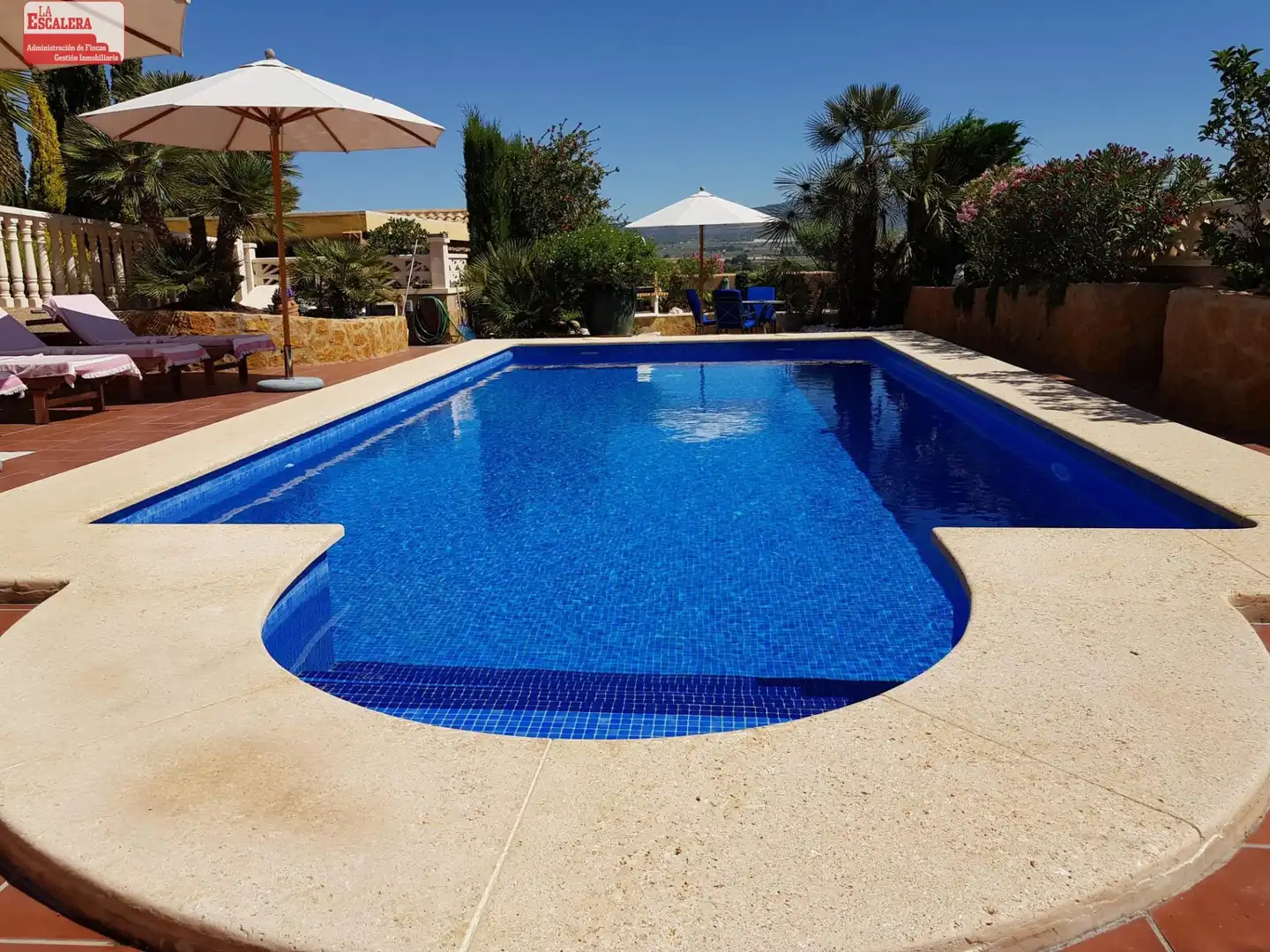 Piscina de Casa o chalet en venta en Castalla con Aire acondicionado, Calefacción y Jardín privado