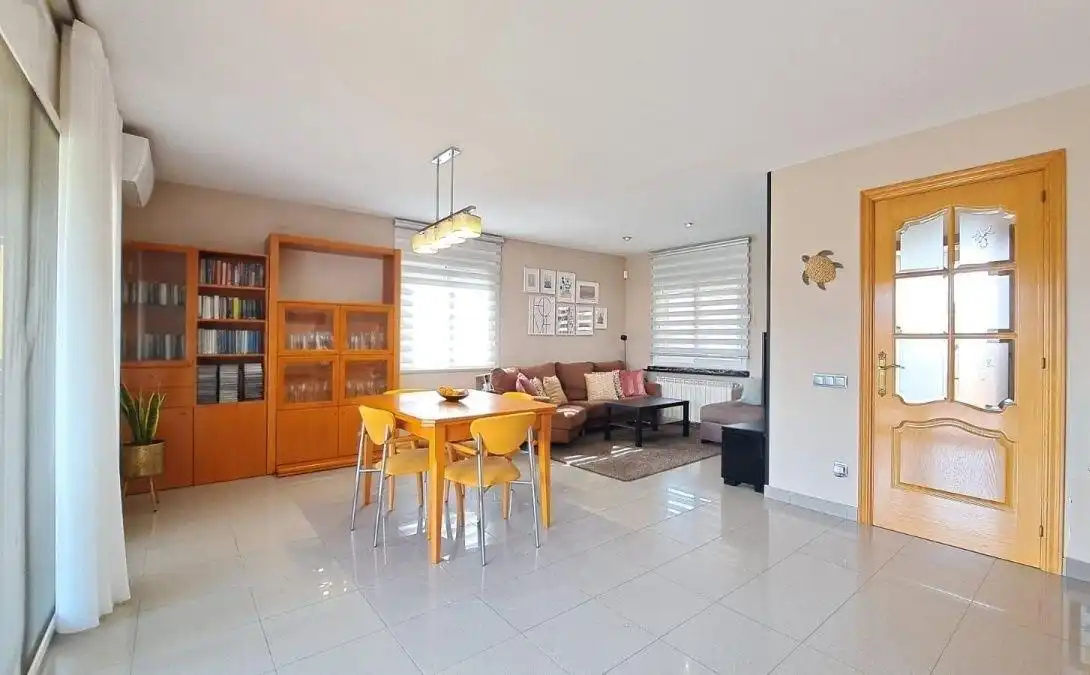 Sala d'estar de Casa o xalet en venda en Abrera amb Aire condicionat, Calefacció i Jardí privat