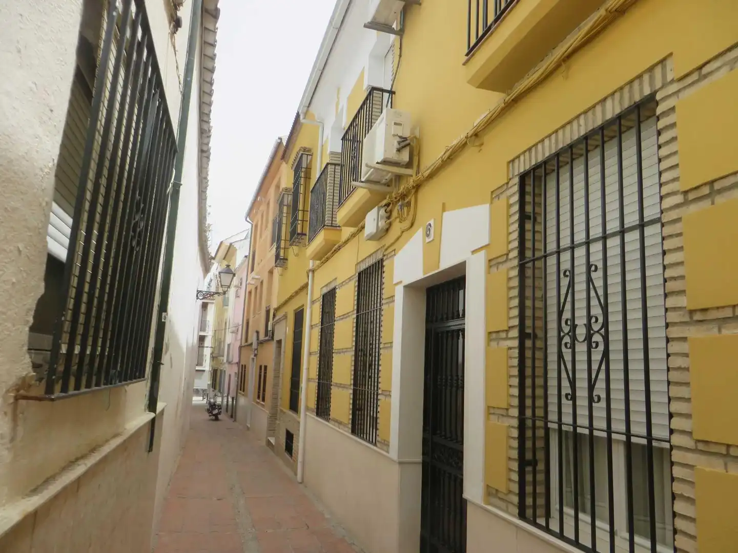 Vista exterior de Casa adosada en venta en Lucena