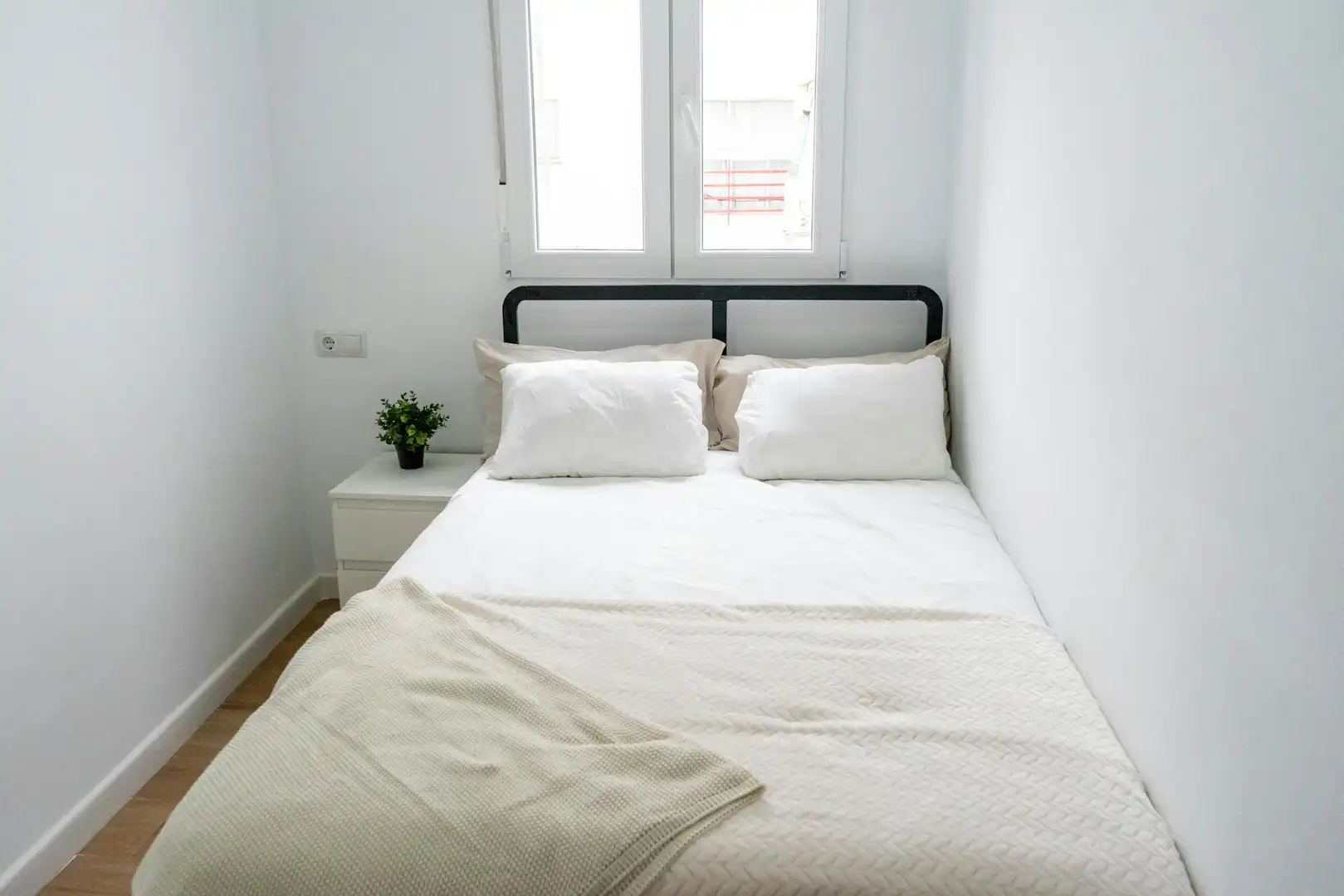 Dormitori de Pis per a compartir en  Sevilla Capital amb Aire condicionat, Moblat i Rentadora