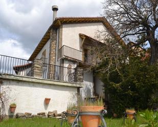 Außenansicht von Maisonette zum verkauf in Jasa mit Terrasse