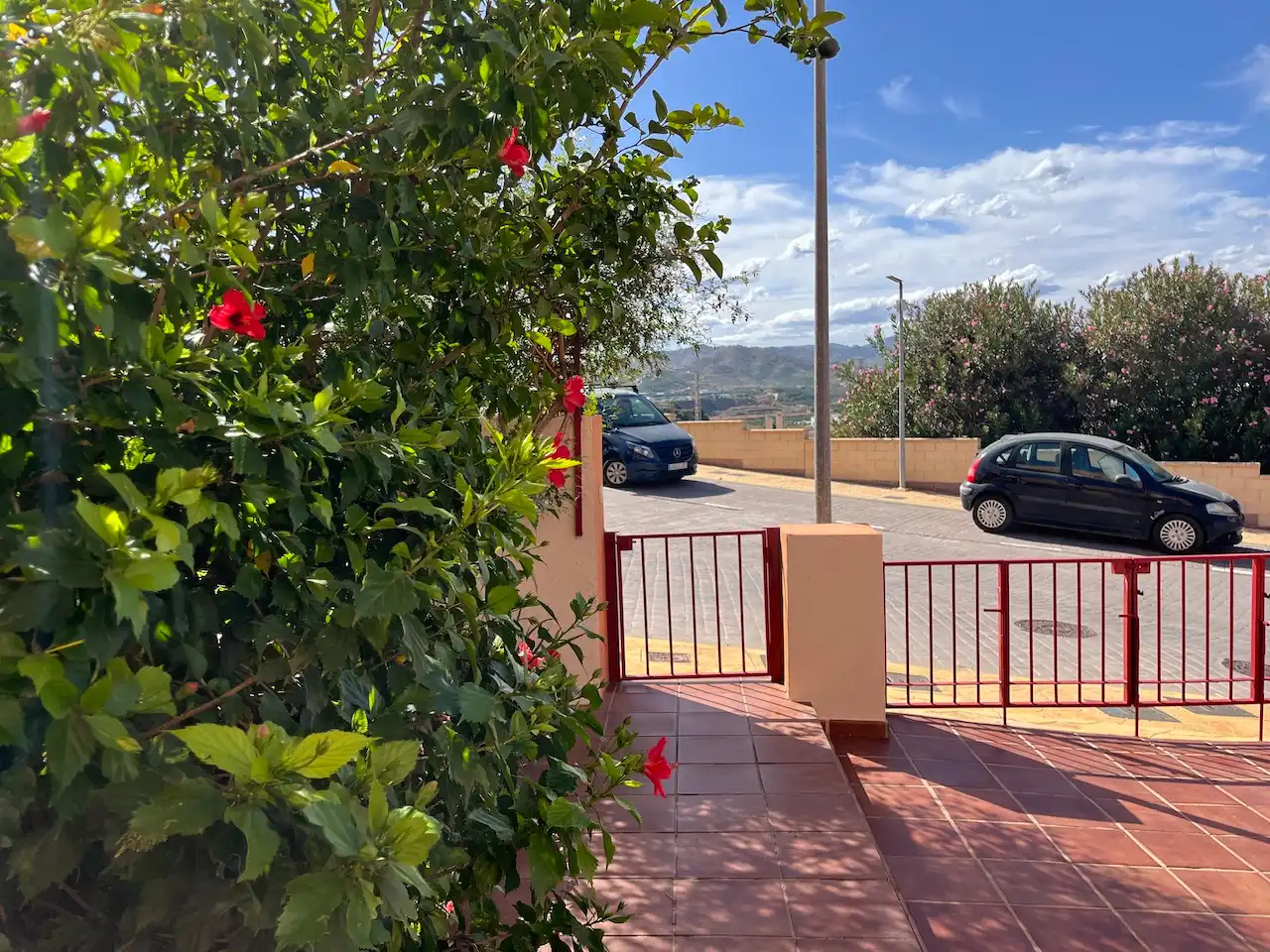 Vista exterior de Casa adosada en venta en Vélez-Málaga con Aire acondicionado, Calefacción y Jardín privado