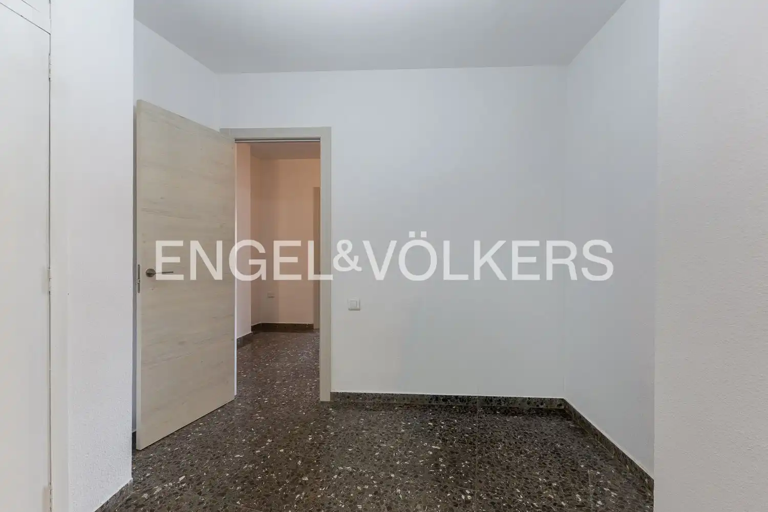 Piso de alquiler en Valencia con Calefacción y Balcón
