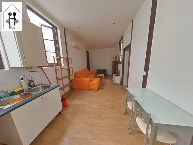 Piso en Venta en Calle Conde de Torrejón en Feria