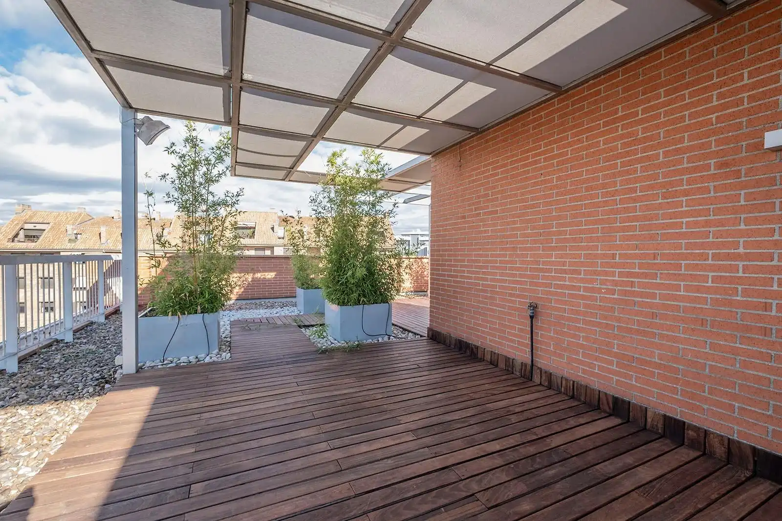 Terraza de Ático de alquiler en Pozuelo de Alarcón con Aire acondicionado, Calefacción y Jardín privado