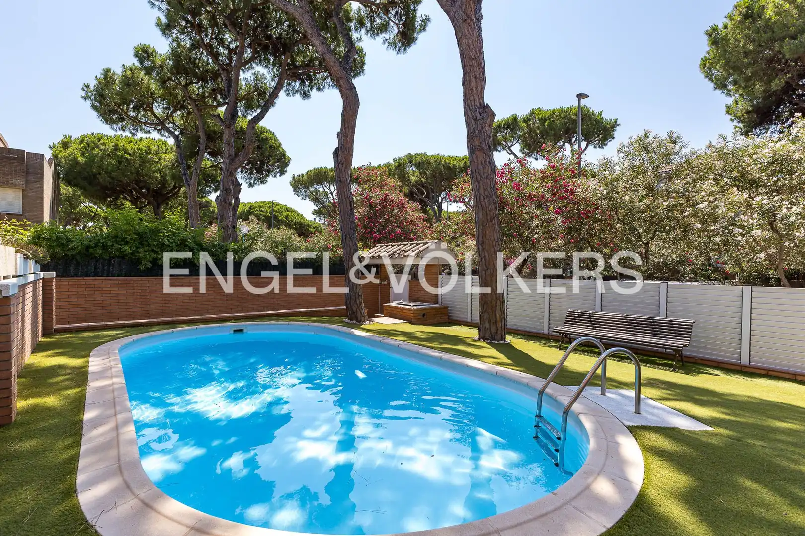 Piscina de Casa o xalet en venda en Gavà amb Calefacció, Jardí privat i Terrassa