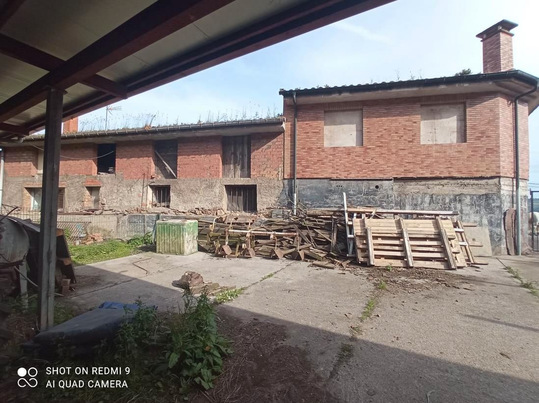Exterior view of House or chalet for sale in Gijón   with Heating, Private garden and Storage room