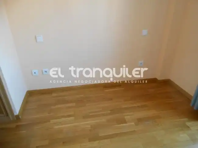 Schlafzimmer von Wohnung zum Verkauf in Madrid mit Klimaanlage, Abstellraum und Möbliert