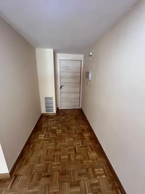 Wohnung zum Verkauf in Zaragoza mit Klimaanlage und Abstellraum
