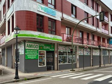 Local comercial en venta en Avenida los Rosales 4