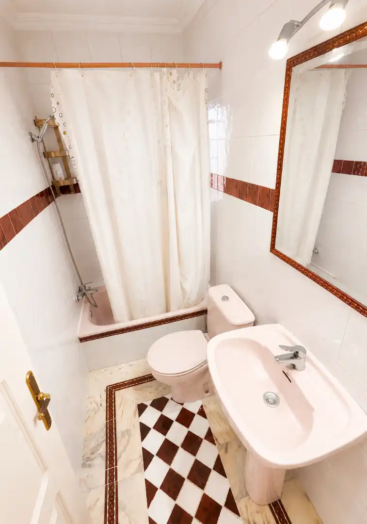 Bathroom of Flat for rent in Sevilla  with Air Conditioner, Terrace and Furnished