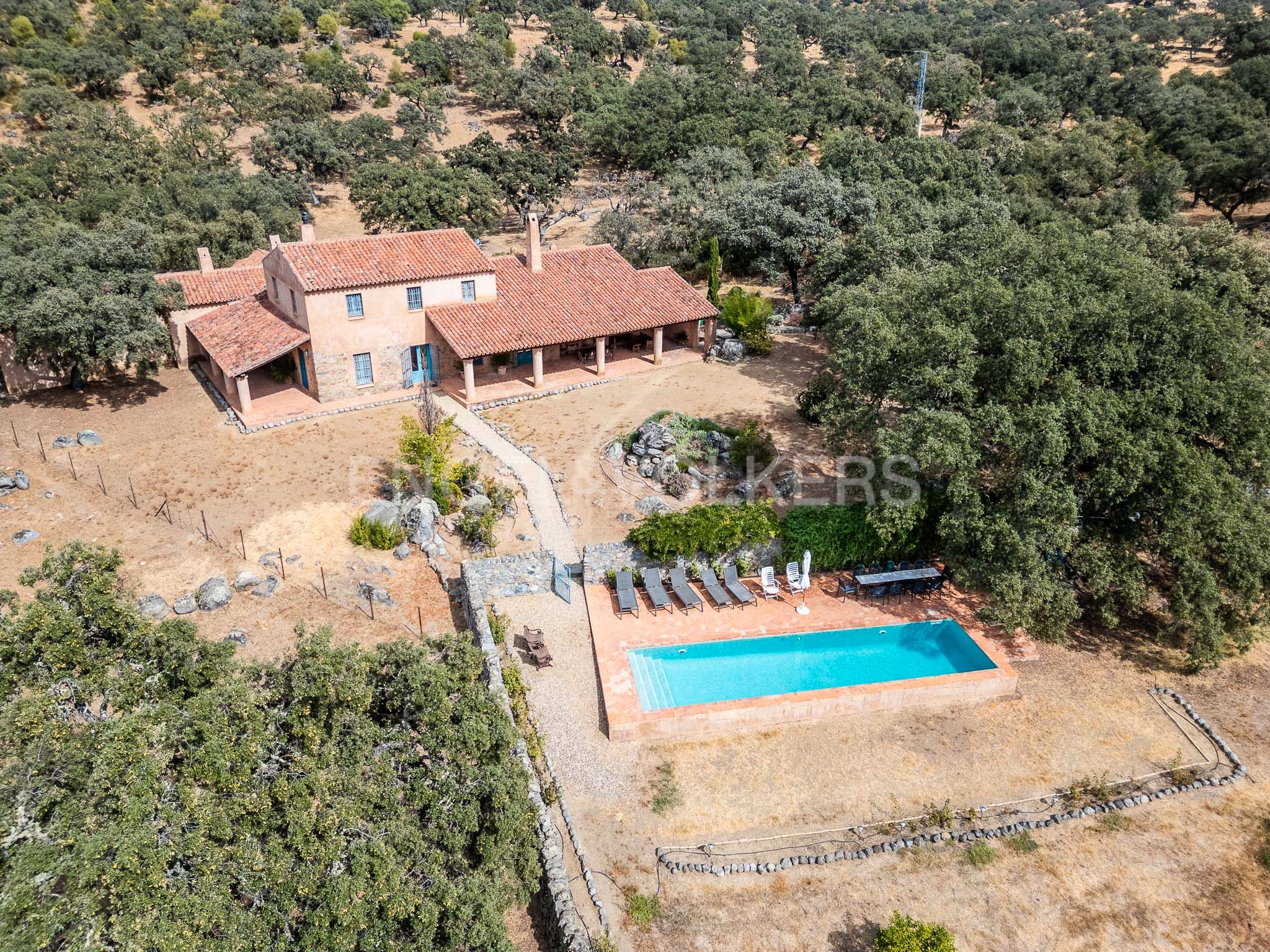 Vista exterior de Finca rústica en venda en El Castillo de las Guardas amb Calefacció, Jardí privat i Terrassa