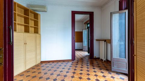 Inmobiliaria en Barcelona .  Venta de piso finca regia en Ensanche, imatge 3