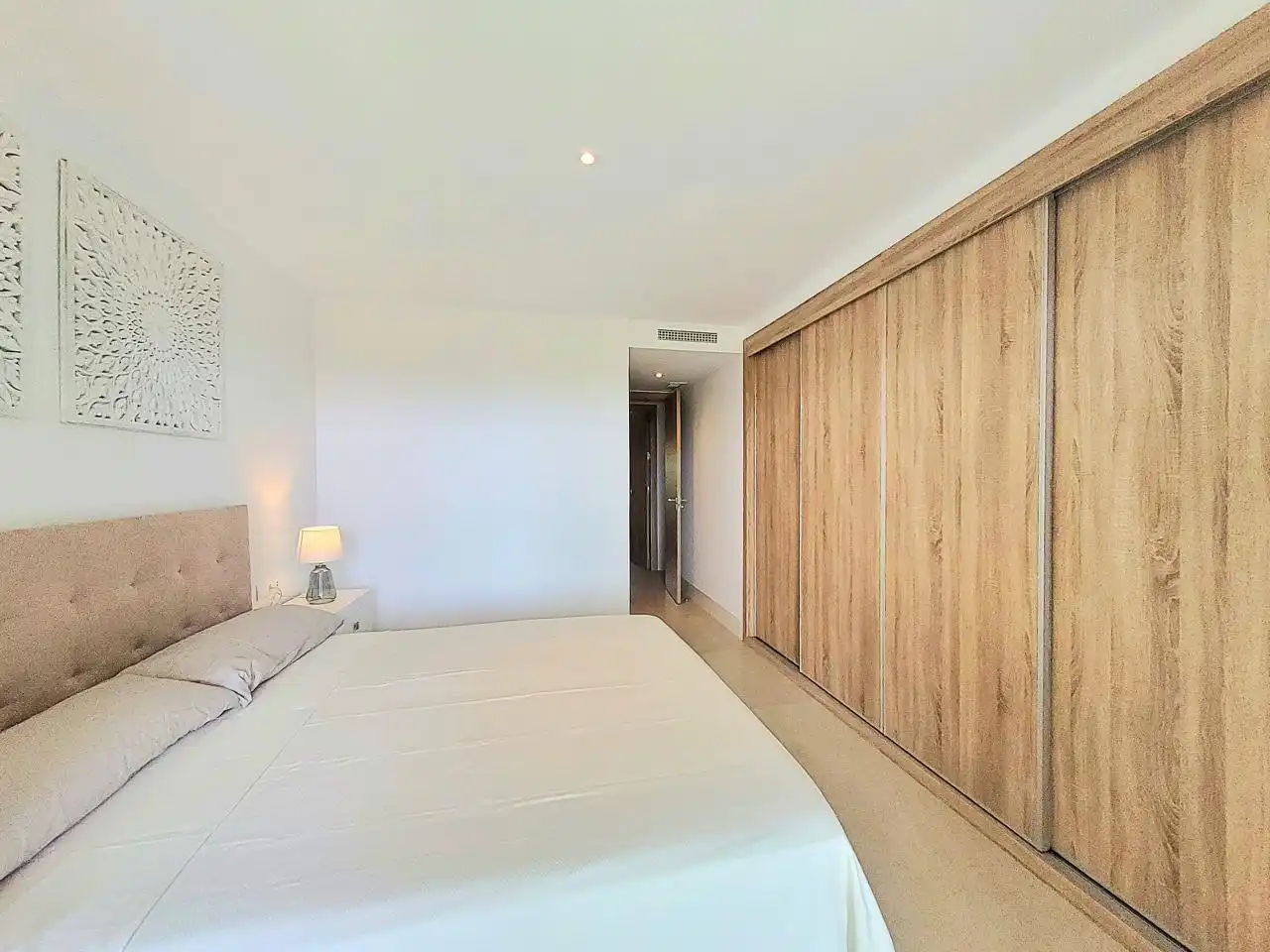 Habitación de Apartamento en venta en Sotogrande con Aire acondicionado, Terraza y Amueblado