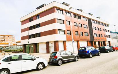 Vista exterior de Dúplex en venda en Torrelavega  amb Terrassa i Balcó