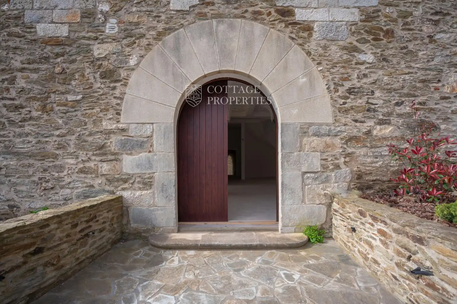 Country homes for sale in Llambilles  with Air Conditioner, Heating and Private garden