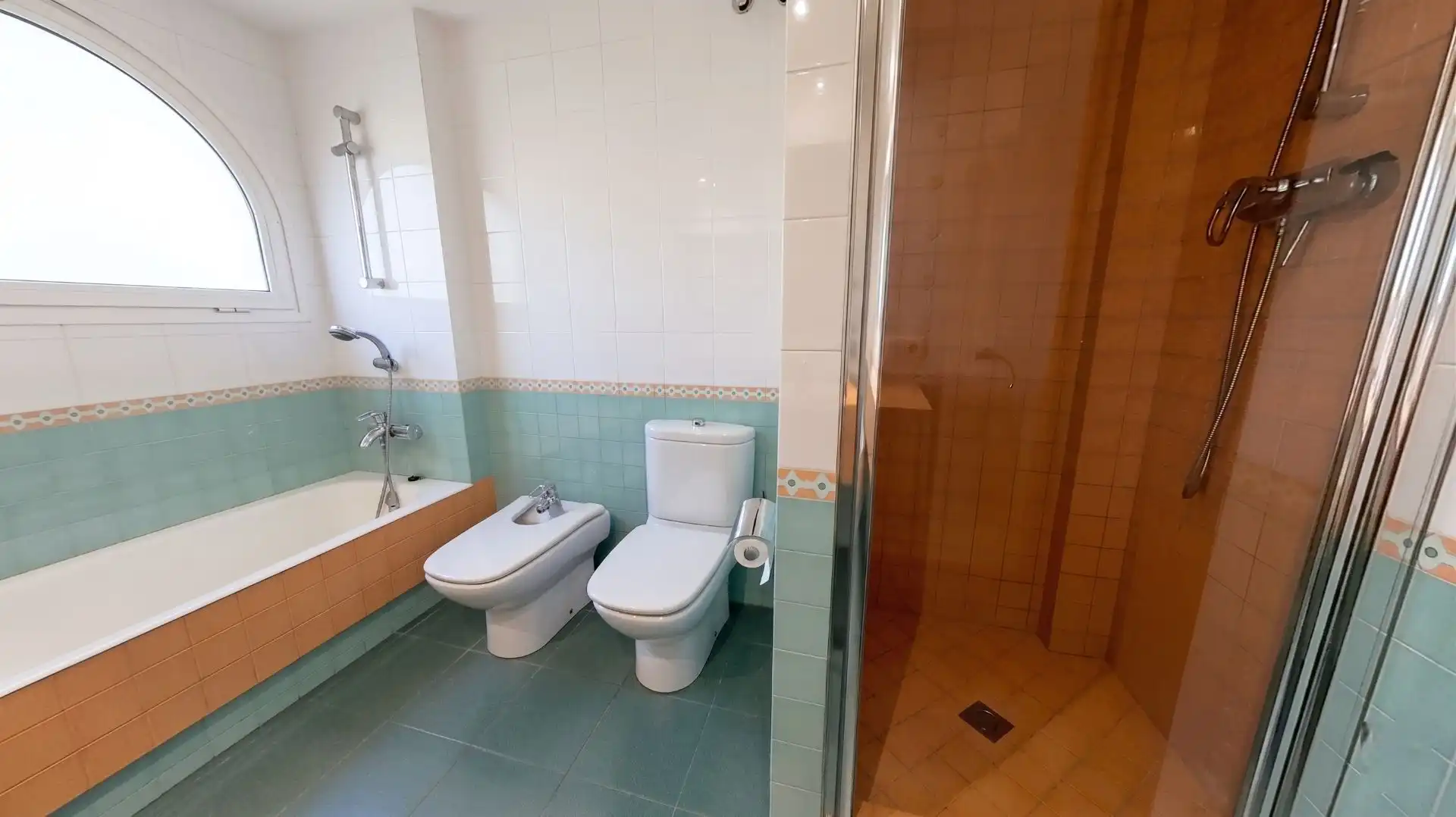 Bathroom of Houses for sale in Sant Feliu de Llobregat  with Air Conditioner, Heating and Private garden