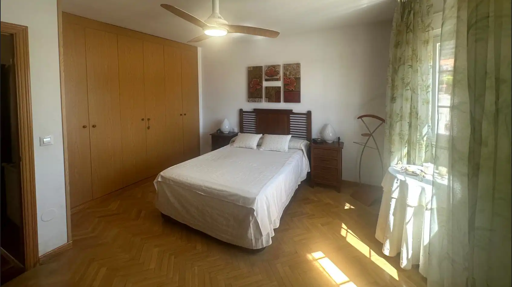 Schlafzimmer von Einfamilien-Reihenhaus zum Verkauf in Algete mit Klimaanlage, Heizung und Privatgarten