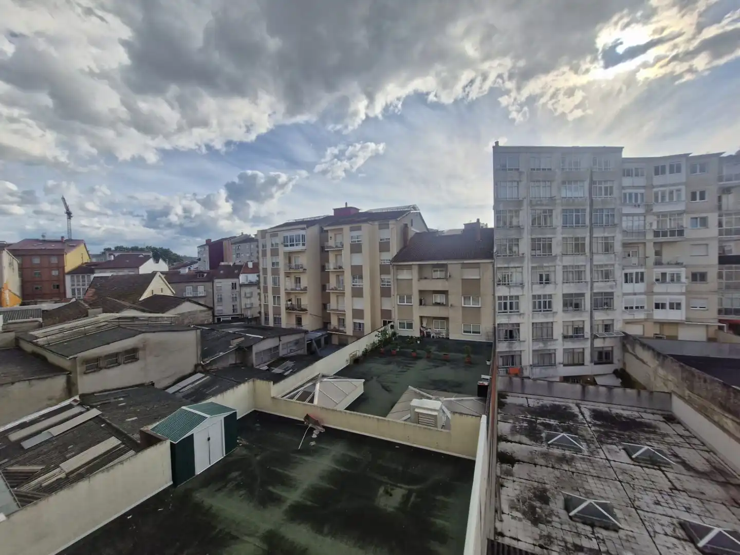 Vista exterior de Apartament de lloguer en Ourense Capital  amb Calefacció, Parquet i Moblat