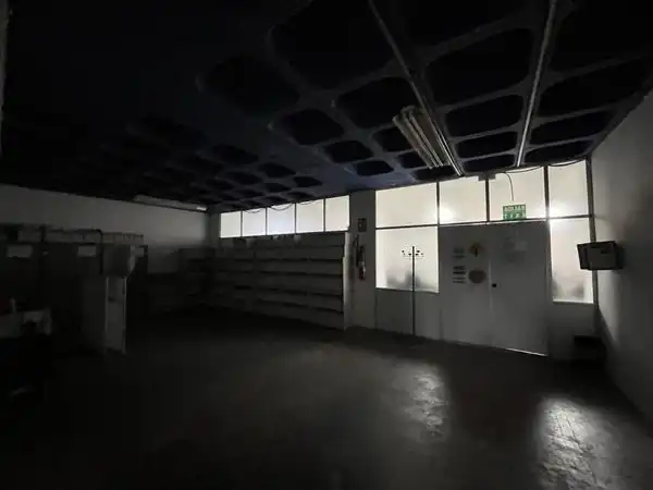 Nave industrial en venta en L'Hospitalet de Llobregat con Calefacción y Alarma