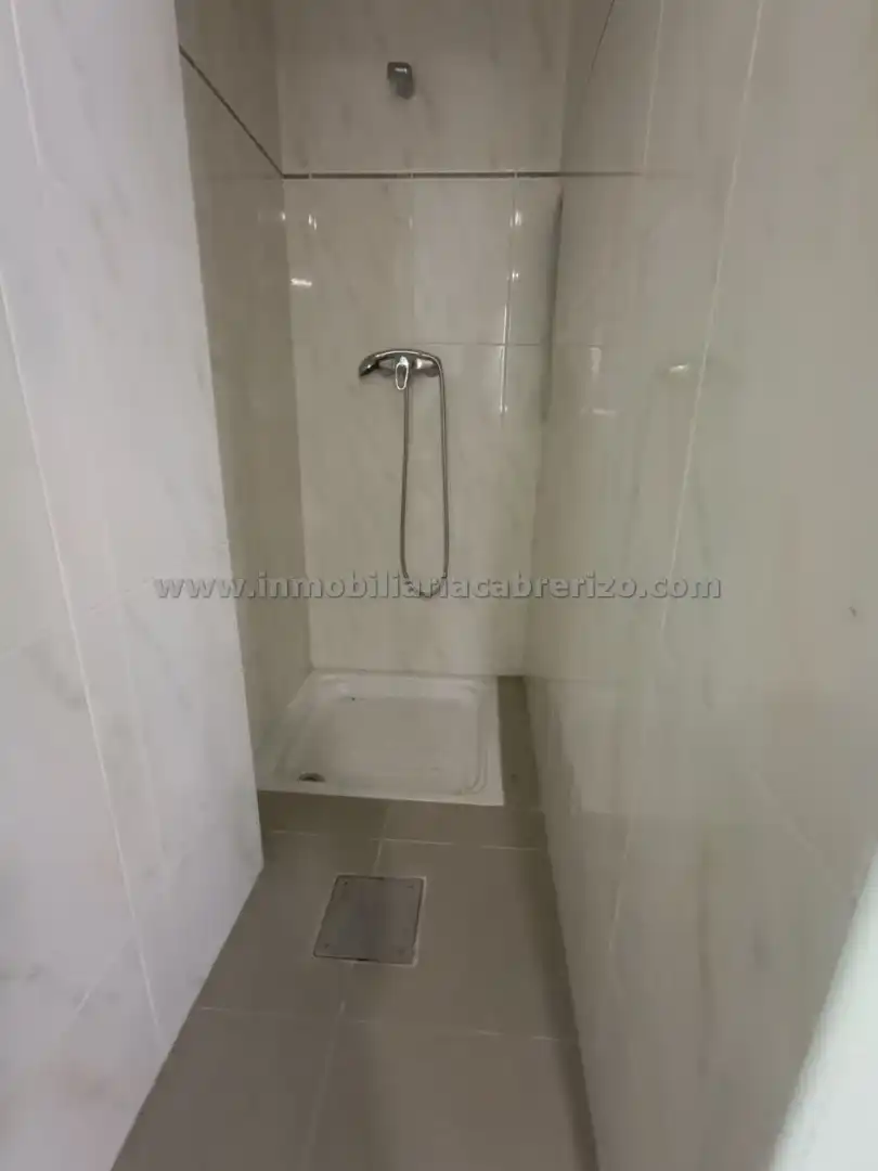 Baño de Local en venta en  Logroño con Aire acondicionado, Calefacción y Terraza