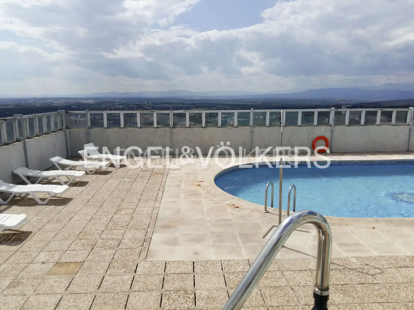 Piscina de Piso de alquiler en Madrid con Calefacción, Terraza y Piscina