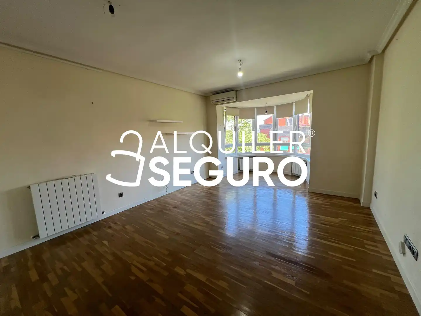 Living room of Flat for rent in Tres Cantos  with Air Conditioner and Heating