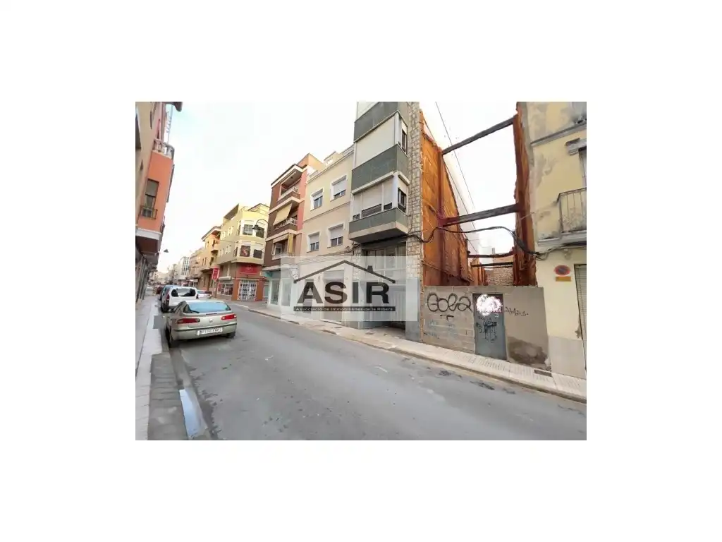 Wohnbaugrundstück zum Verkauf in Casc Urbà