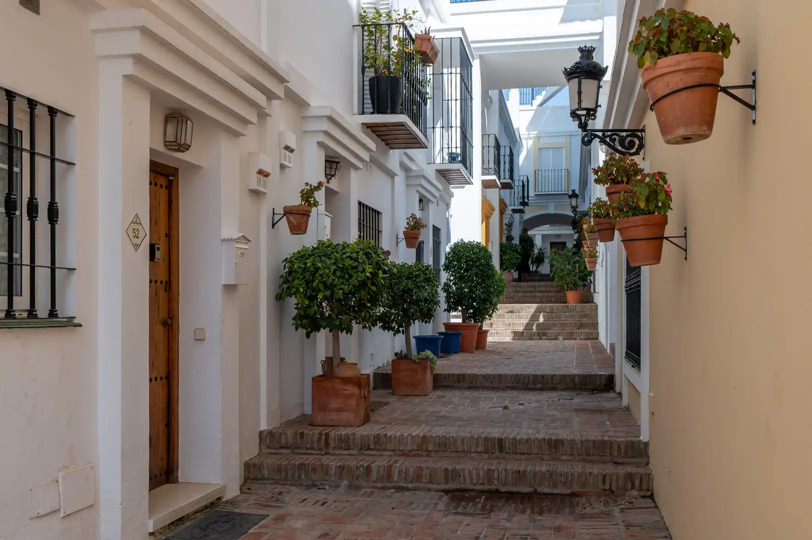 Vista exterior de Casa adosada en venta en Marbella con Aire acondicionado, Terraza y Piscina