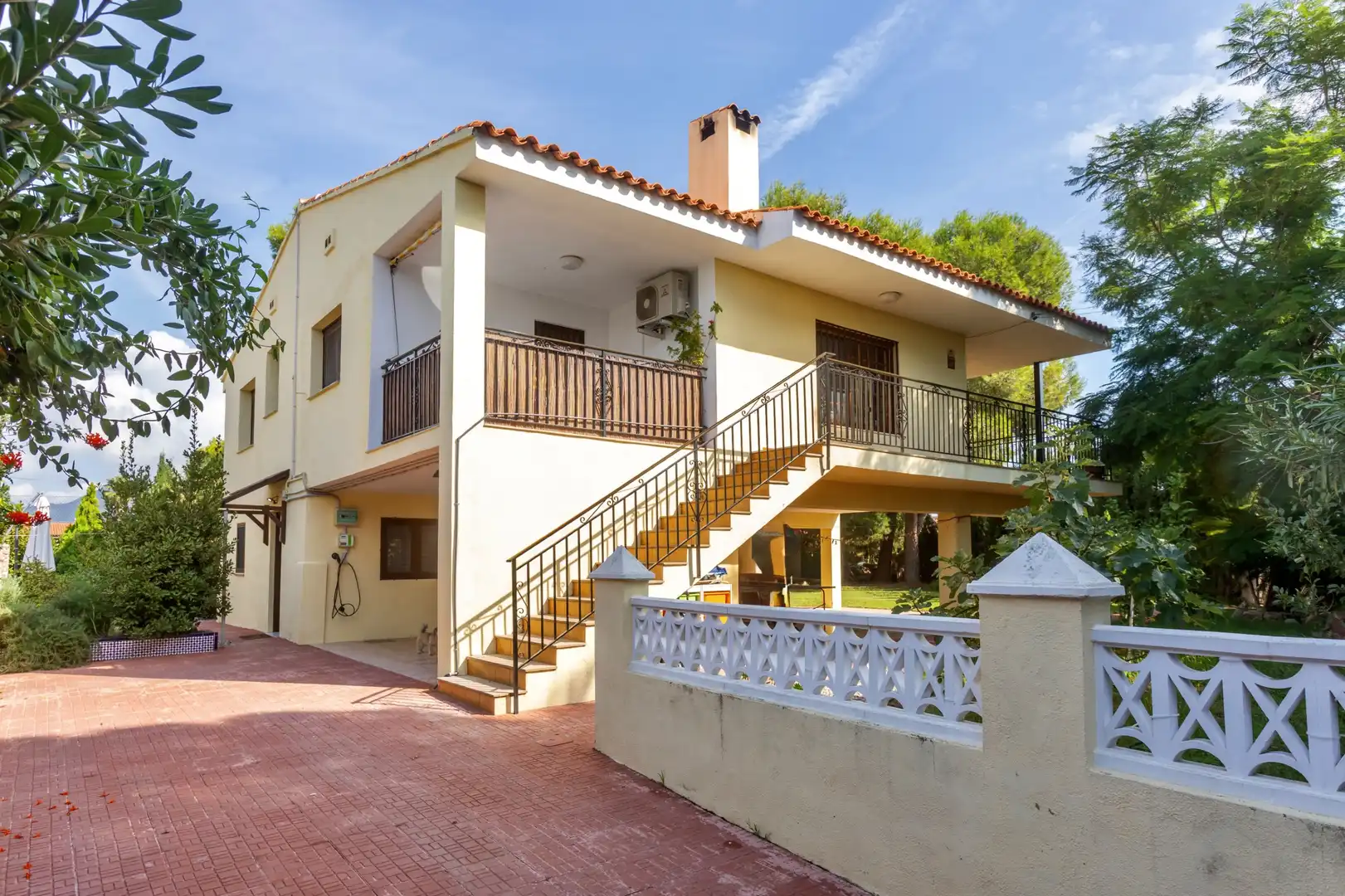 Außenansicht von Haus oder Chalet zum Verkauf in Benicasim / Benicàssim mit Klimaanlage, Privatgarten und Terrasse
