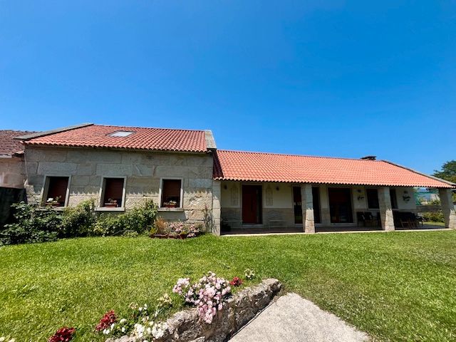 Exterior view of House or chalet for sale in Pontevedra Capital   with Air Conditioner, Heating and Private garden
