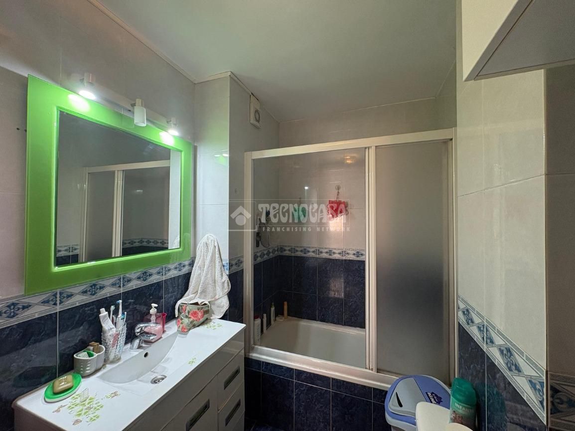 Bathroom of Flat for sale in  Madrid Capital  with Air Conditioner and Heating