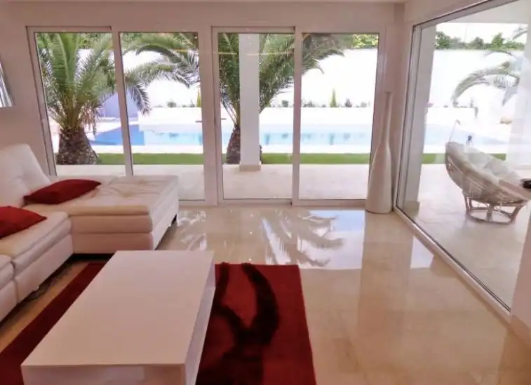 Sala d'estar de Casa o xalet en venda en Alicante / Alacant amb Aire condicionat, Calefacció i Jardí privat
