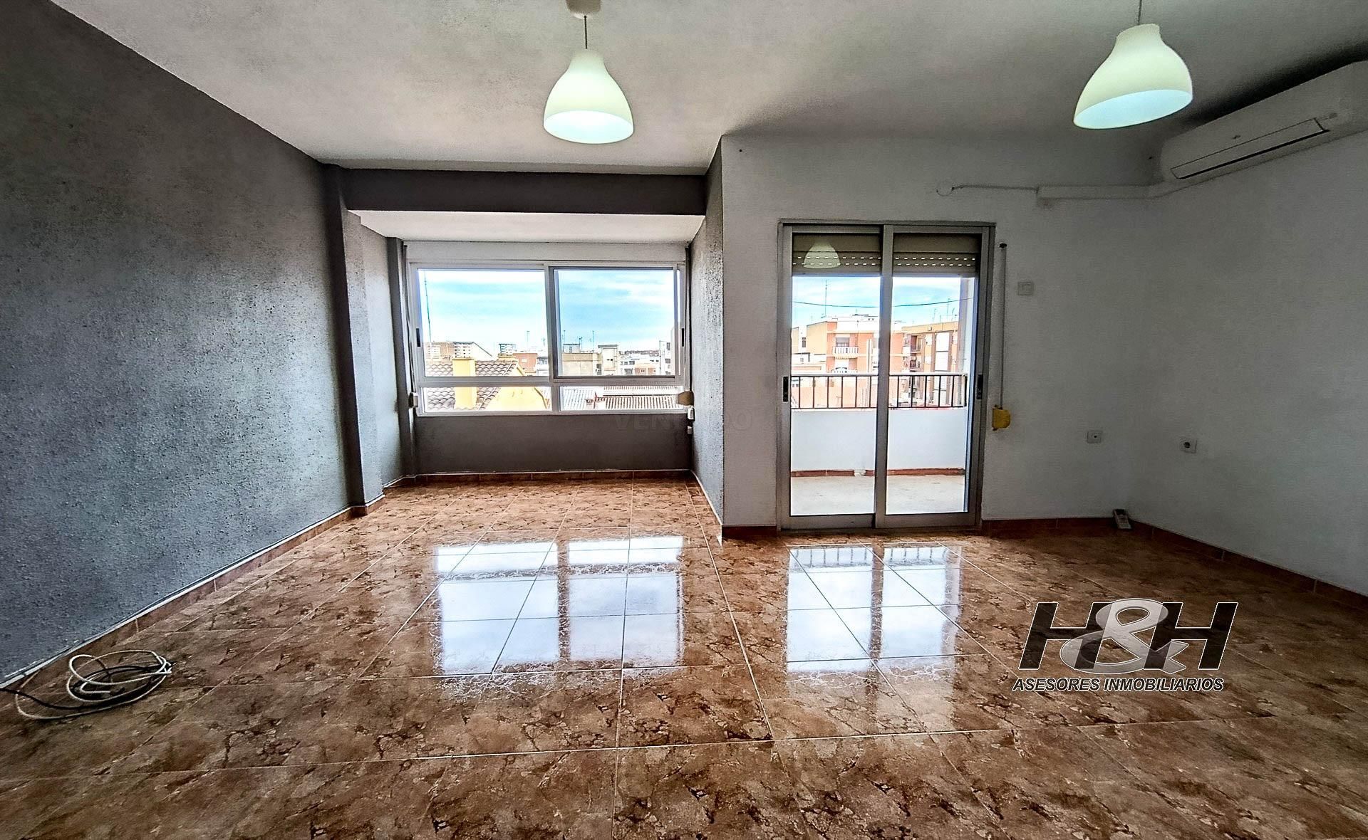 Vista exterior de Piso en venta en Burjassot con Aire acondicionado, Calefacción y Balcón