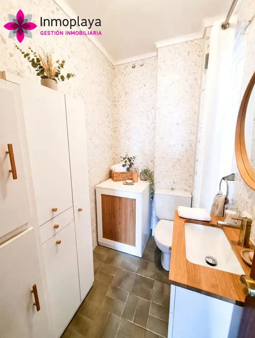 Badezimmer von Dachboden zum Verkauf in Noja mit Terrasse und Möbliert