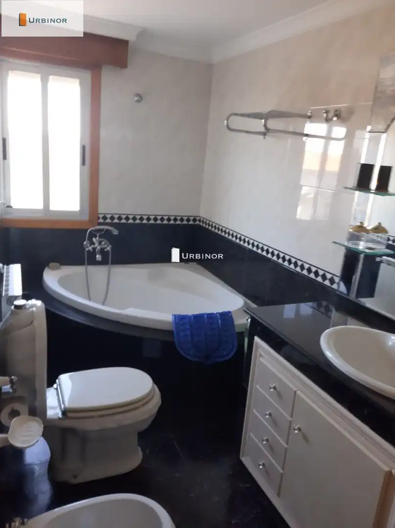 Casa rústica amb terrassa en venda a Amoeiro, imagen 3