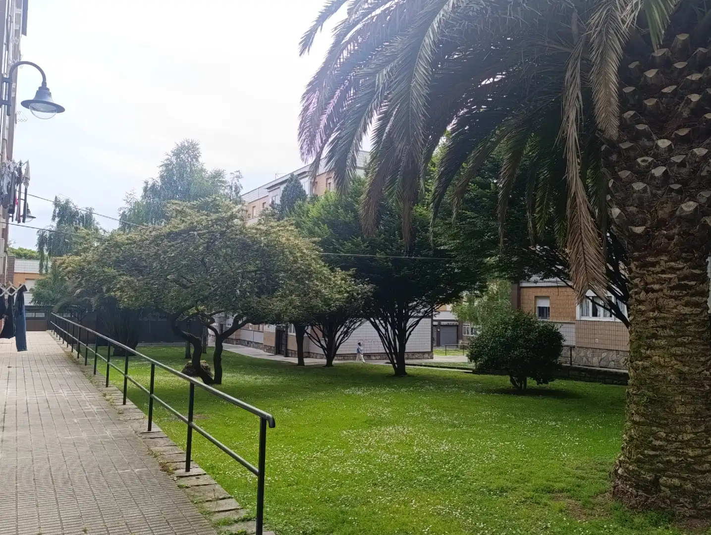 Vista exterior de Pis en venda en Gijón  amb Calefacció