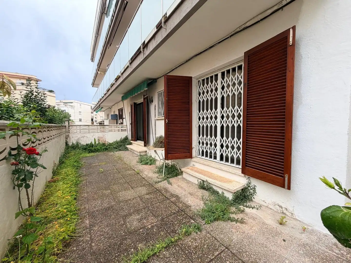 Vista exterior de Planta baixa en venda en Cunit amb Jardí privat, Terrassa i Traster
