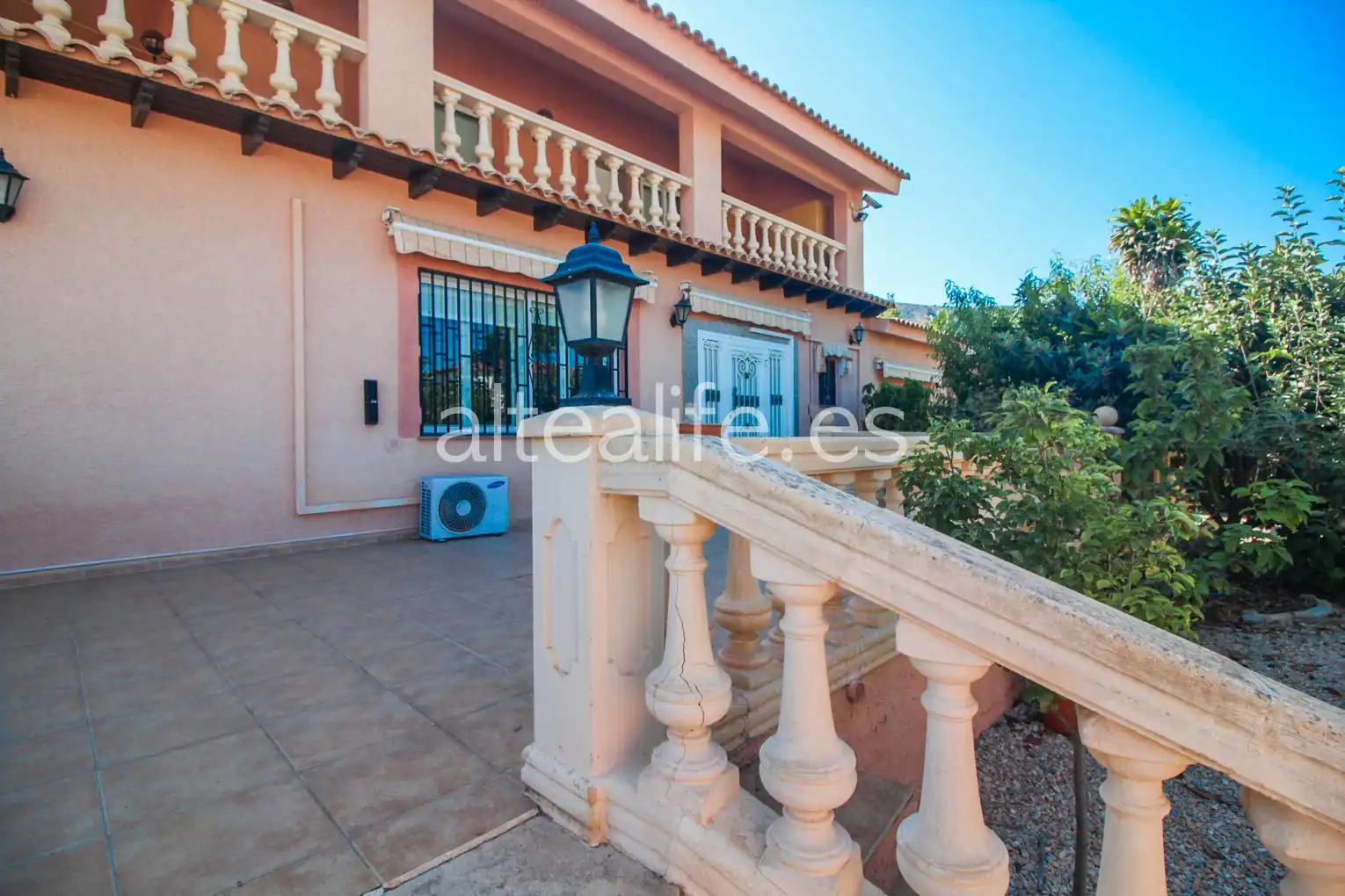 Vista exterior de Casa o chalet en venta en L'Alfàs del Pi con Aire acondicionado, Calefacción y Jardín privado