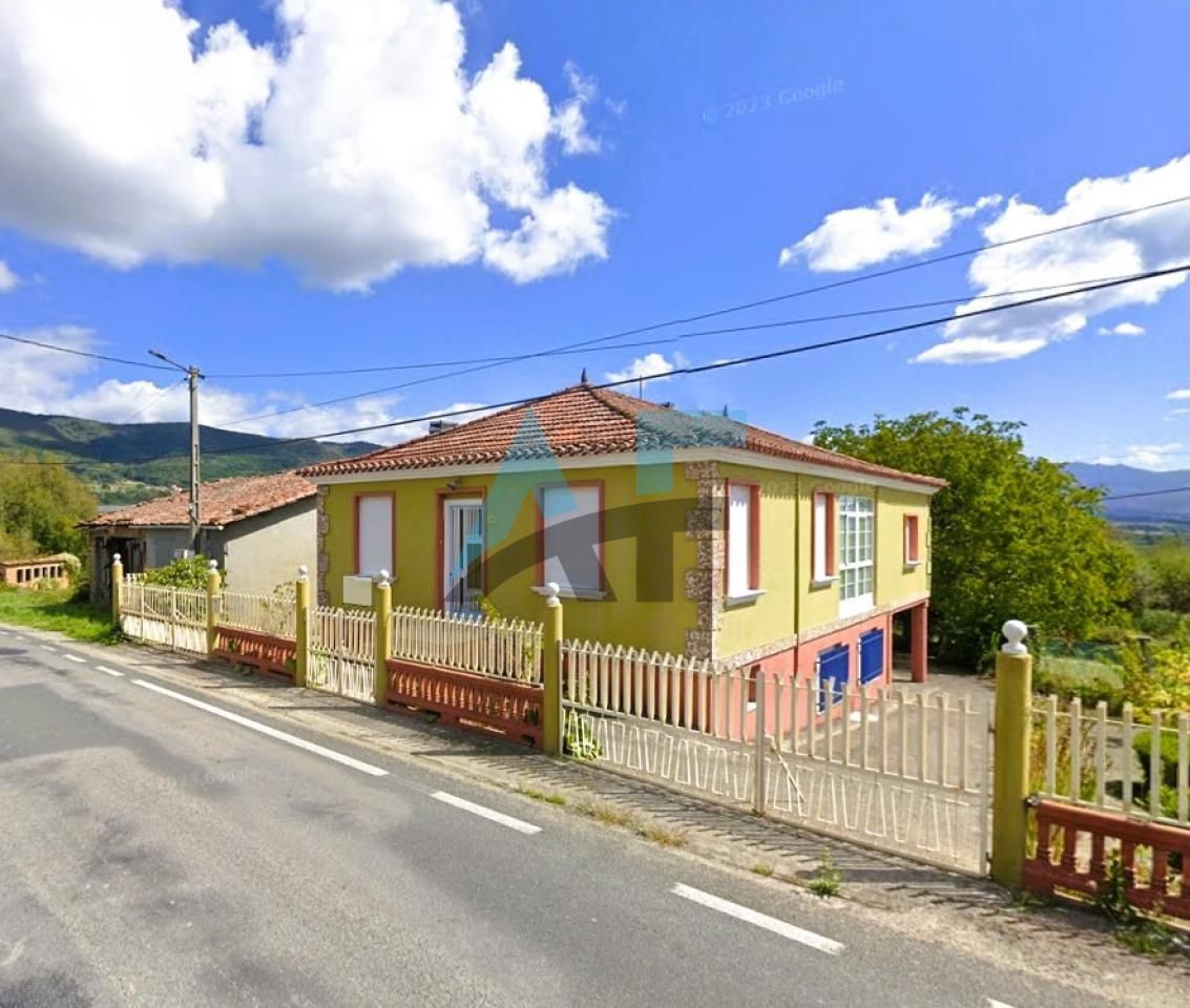 Vista exterior de Casa o xalet en venda en Xunqueira de Espadanedo amb Calefacció, Jardí privat i Terrassa