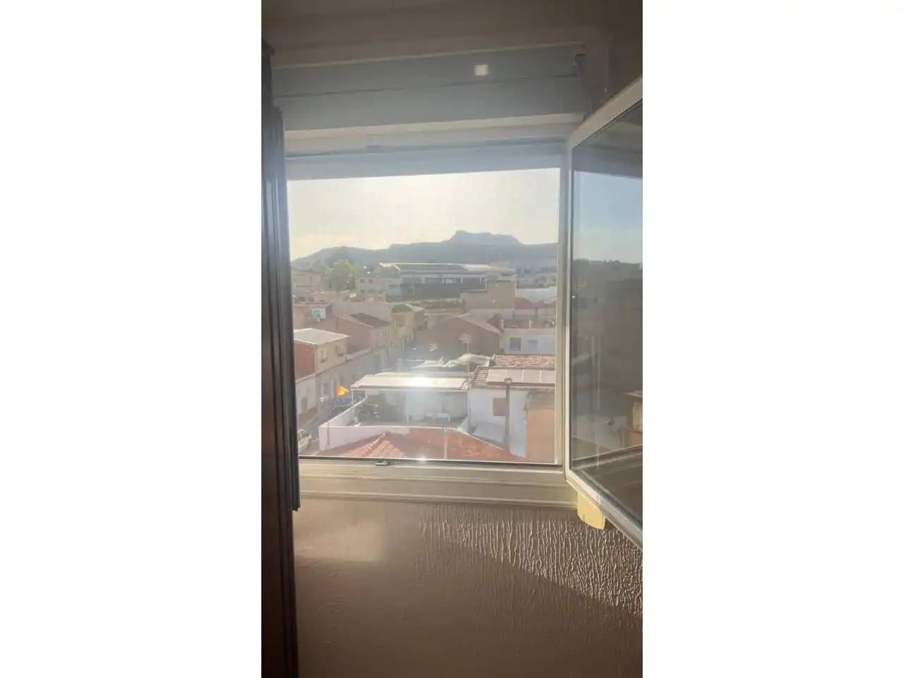 Vista exterior de Pis en venda en Elda amb Moblat i Balcó