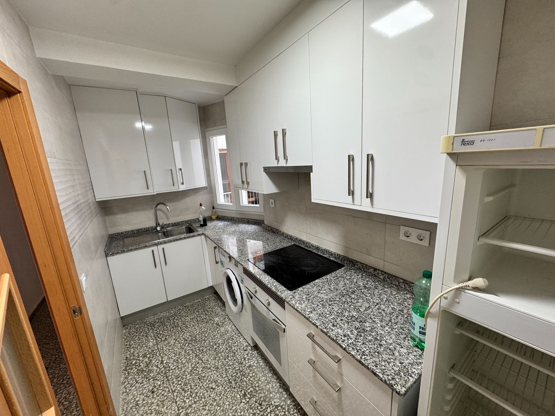 Cuina de Pis de lloguer en Benidorm amb Terrassa