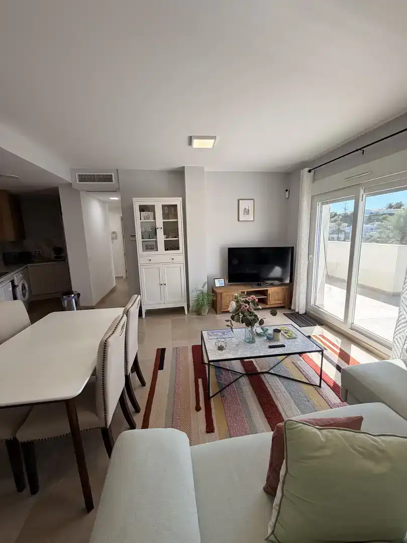 Sala d'estar de Pis en venda en Sotogrande amb Aire condicionat, Parquet i Piscina