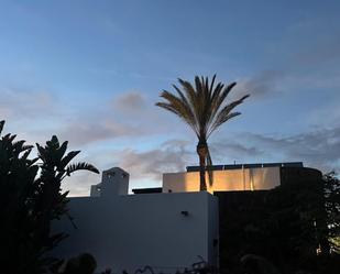 Vista exterior de Casa o xalet en venda en La Oliva amb Aire condicionat, Terrassa i Piscina