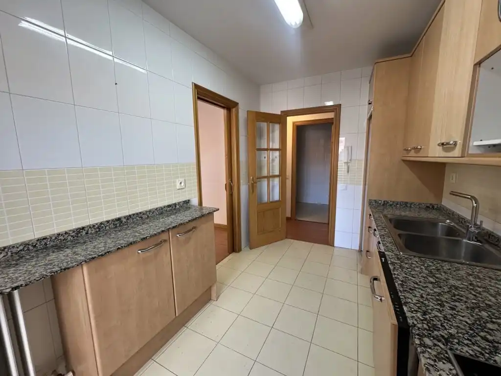 Cocina de Piso en venta en  Logroño con Calefacción, Parquet y Terraza