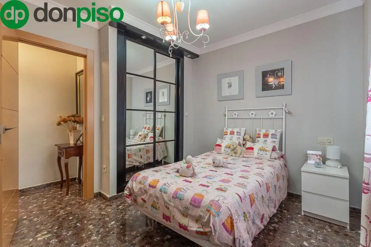 Bedroom of Houses for sale in Granada  with Air Conditioner, Heating and Terrace